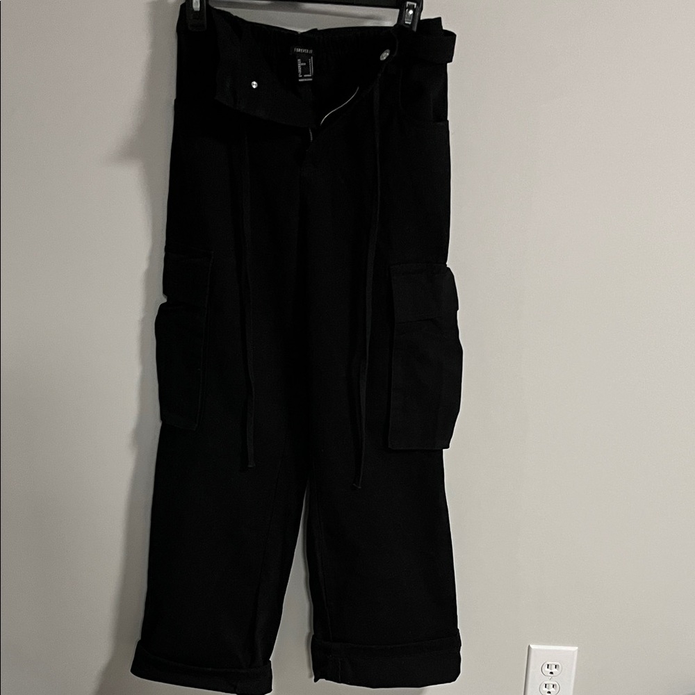 Forever 21 Women’s Black Cargo Pants